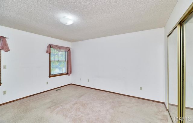 103 Meadow Ridge Drive, Troy, MO 63379