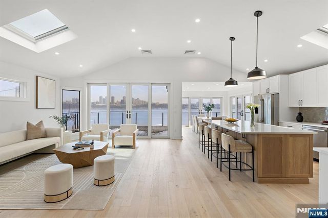 27 Shore Road, Edgewater, NJ 07020