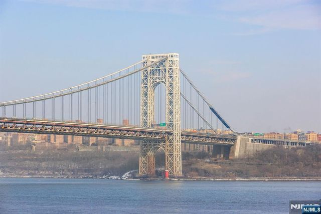 27 Shore Road, Edgewater, NJ 07020