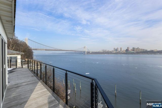 27 Shore Road, Edgewater, NJ 07020