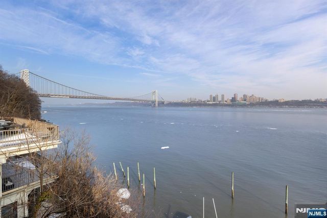 27 Shore Road, Edgewater, NJ 07020