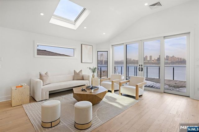 27 Shore Road, Edgewater, NJ 07020