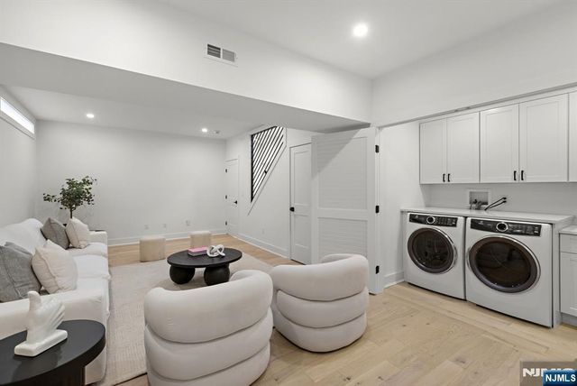 27 Shore Road, Edgewater, NJ 07020