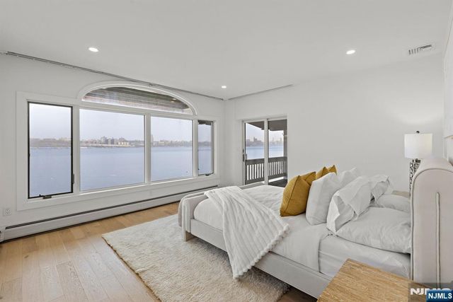 27 Shore Road, Edgewater, NJ 07020