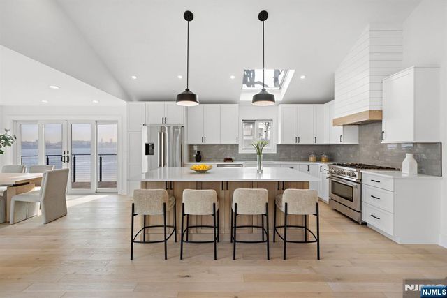 27 Shore Road, Edgewater, NJ 07020