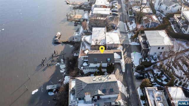 27 Shore Road, Edgewater, NJ 07020
