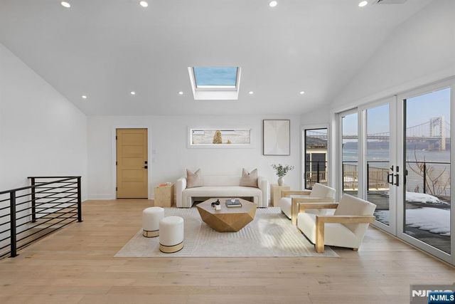 27 Shore Road, Edgewater, NJ 07020