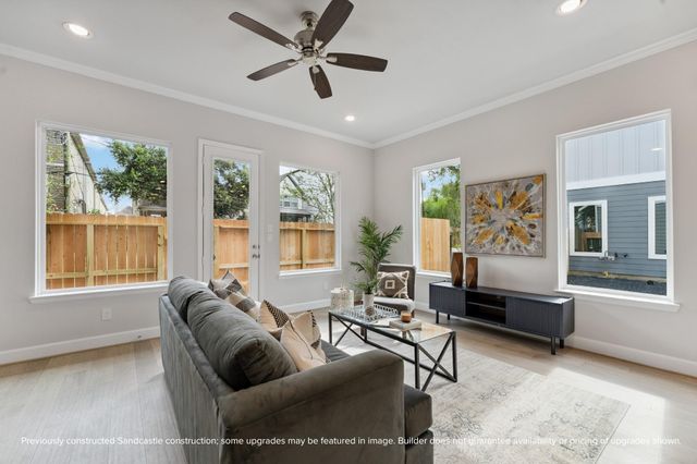 1530 W 34th Street, Houston, TX 77018