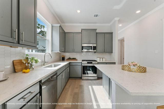 1530 W 34th Street, Houston, TX 77018