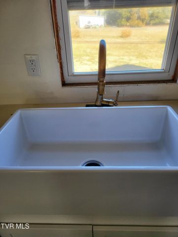 1816 South Highway 81, Jonesborough, TN 37659