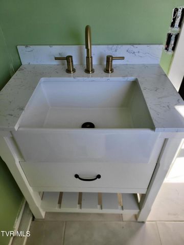 1816 South Highway 81, Jonesborough, TN 37659