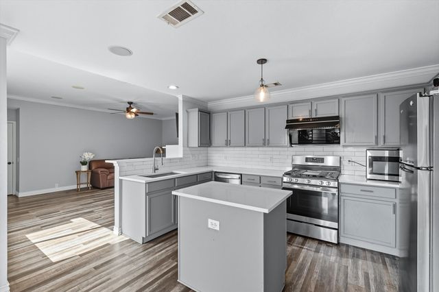 3103 Creekwood Drive, Wylie, TX 75098