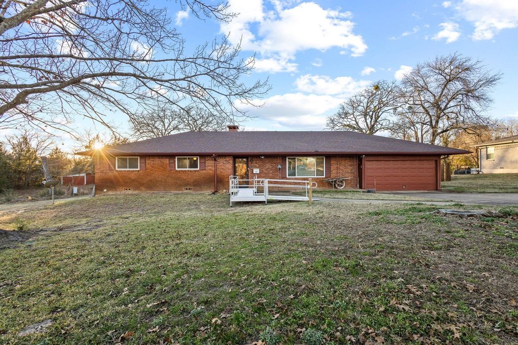 1701 S Lillis Lane, Denison, TX 75020
