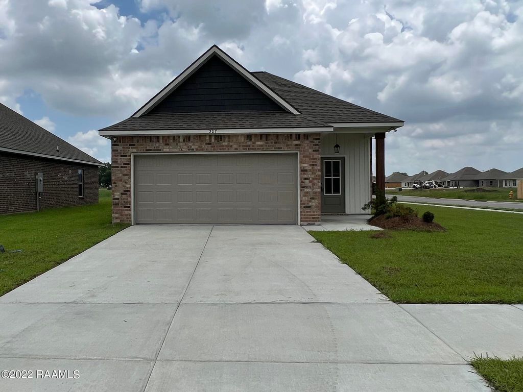 307 Grassy Meadows Lane, Lafayette, LA 70506