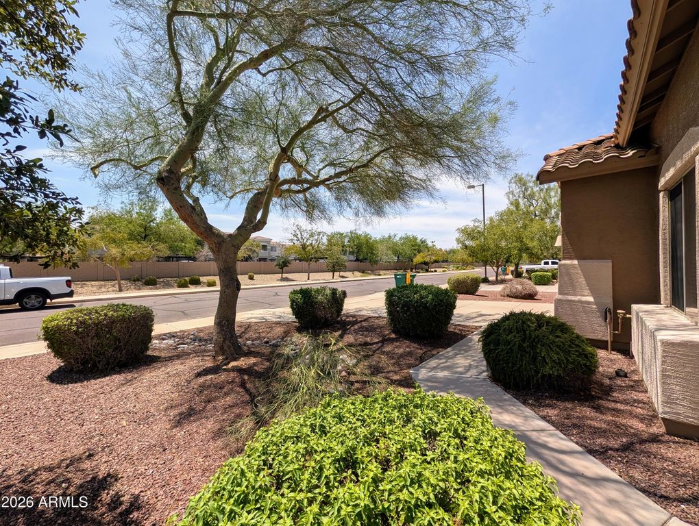 12748 W HONEYSUCKLE Street, Litchfield Park, AZ 85340 — photo 4
