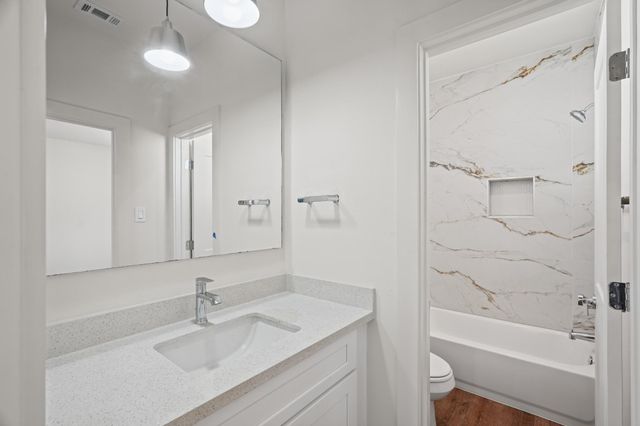 881 Rachel Street E, Houston, TX 77091