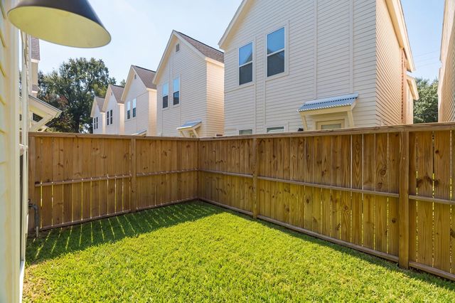 881 Rachel Street E, Houston, TX 77091