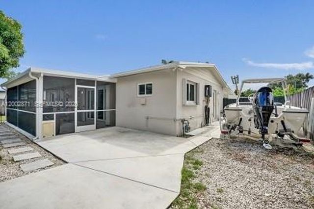 9021 SW 197th St, Cutler Bay, FL 33157