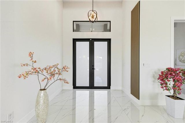 922 NW 8th TER, Cape Coral, FL 33993