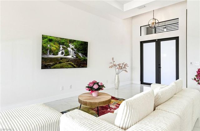 922 NW 8th TER, Cape Coral, FL 33993