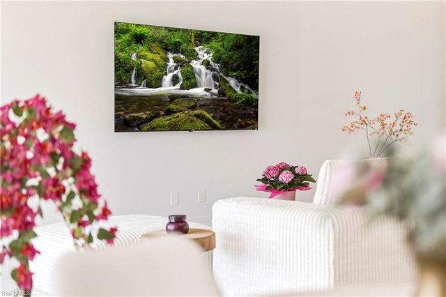 922 NW 8th TER, Cape Coral, FL 33993