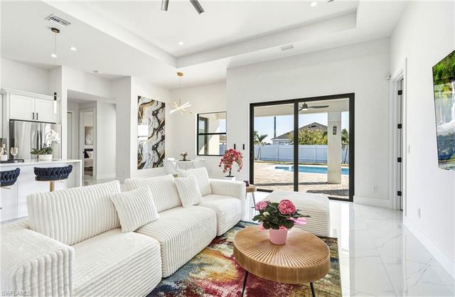 922 NW 8th TER, Cape Coral, FL 33993