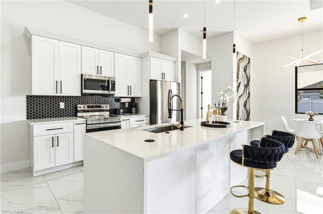 922 NW 8th TER, Cape Coral, FL 33993