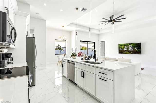 922 NW 8th TER, Cape Coral, FL 33993