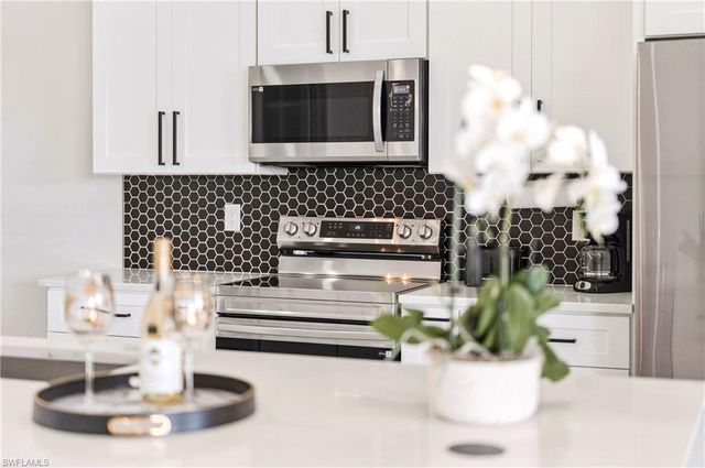 922 NW 8th TER, Cape Coral, FL 33993