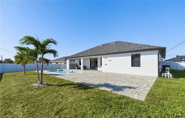 922 NW 8th TER, Cape Coral, FL 33993