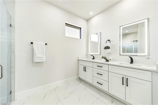 922 NW 8th TER, Cape Coral, FL 33993