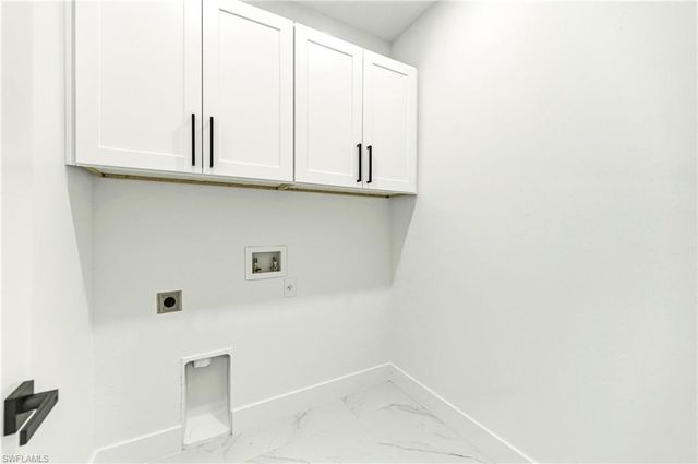 922 NW 8th TER, Cape Coral, FL 33993