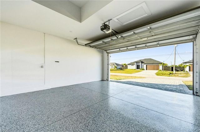 922 NW 8th TER, Cape Coral, FL 33993