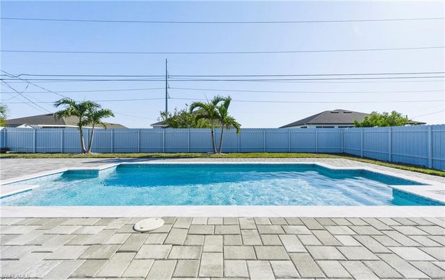 922 NW 8th TER, Cape Coral, FL 33993