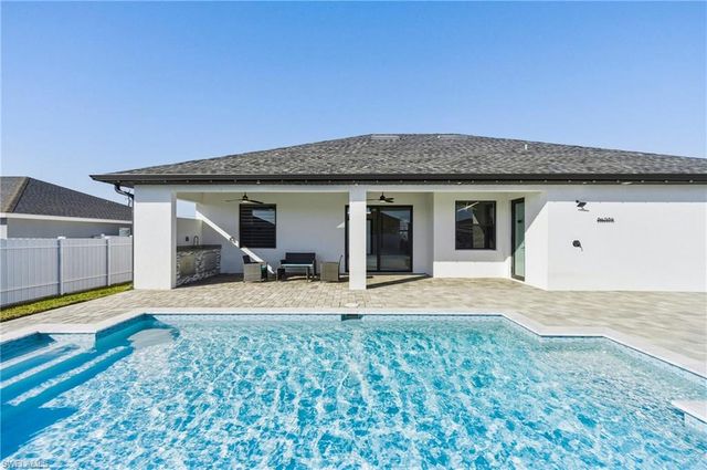 922 NW 8th TER, Cape Coral, FL 33993