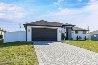 922 NW 8th TER, Cape Coral, FL 33993