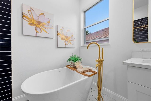 6011 CHAPARRAL AVENUE, Sarasota, FL 34243