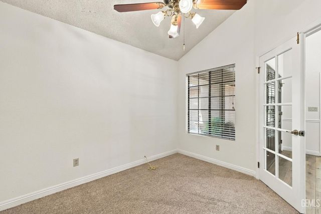 2524 Georgia Oak Drive, Bakersfield, CA 93311