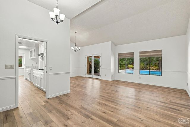 2524 Georgia Oak Drive, Bakersfield, CA 93311