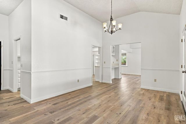 2524 Georgia Oak Drive, Bakersfield, CA 93311
