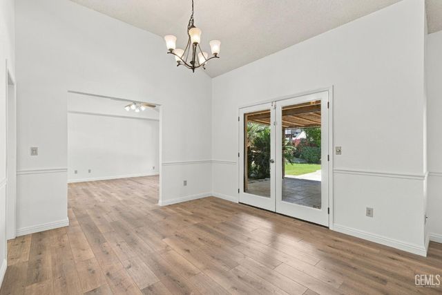 2524 Georgia Oak Drive, Bakersfield, CA 93311