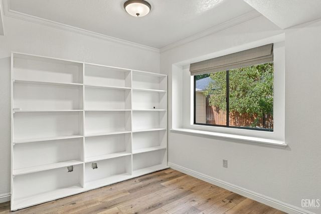 2524 Georgia Oak Drive, Bakersfield, CA 93311