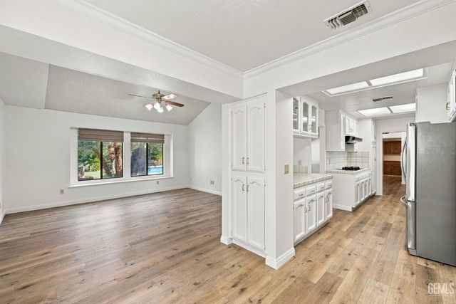 2524 Georgia Oak Drive, Bakersfield, CA 93311