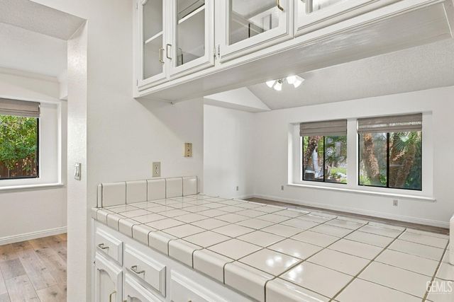 2524 Georgia Oak Drive, Bakersfield, CA 93311