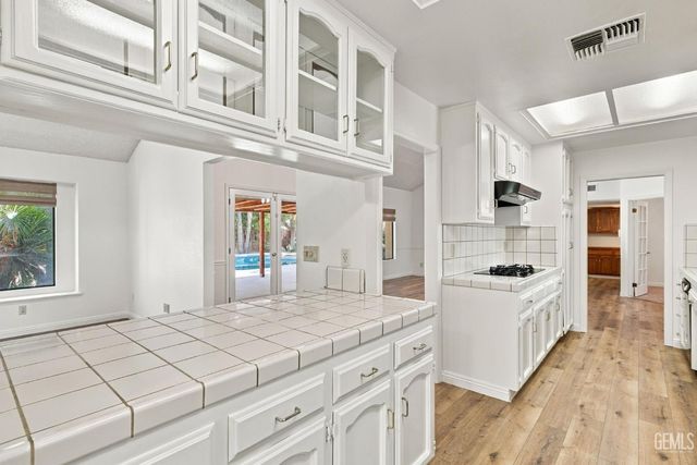 2524 Georgia Oak Drive, Bakersfield, CA 93311