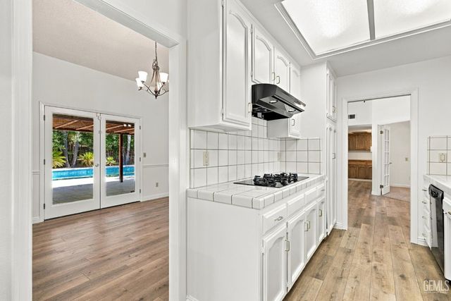 2524 Georgia Oak Drive, Bakersfield, CA 93311