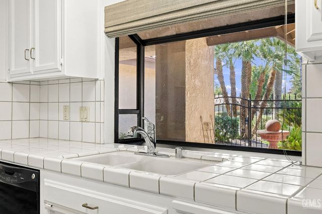 2524 Georgia Oak Drive, Bakersfield, CA 93311