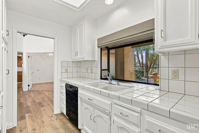 2524 Georgia Oak Drive, Bakersfield, CA 93311