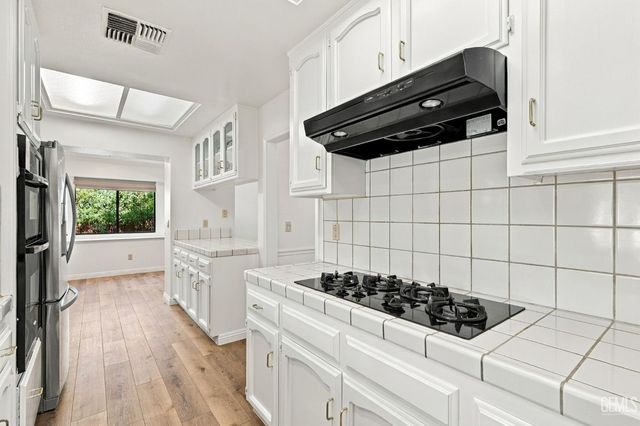 2524 Georgia Oak Drive, Bakersfield, CA 93311