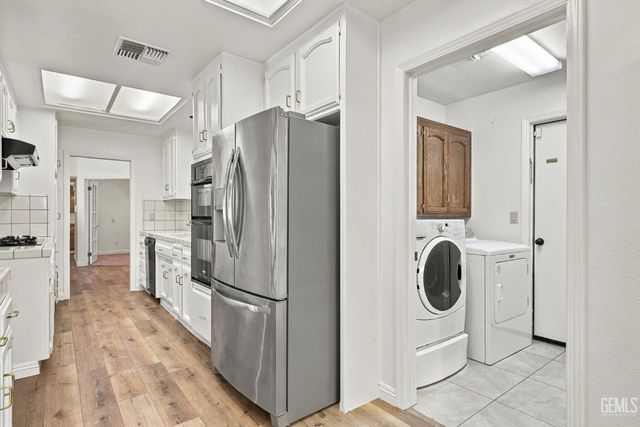 2524 Georgia Oak Drive, Bakersfield, CA 93311
